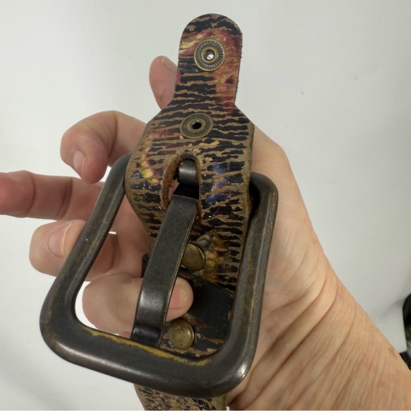 Leather island designed by Bill Lavin, highly distressed leather belt 36 - Picture 9 of 11
